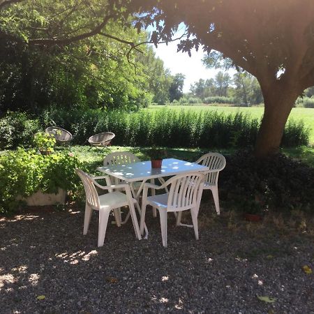 Appartement Dans Un Mas Provencal 伊斯特尔 外观 照片