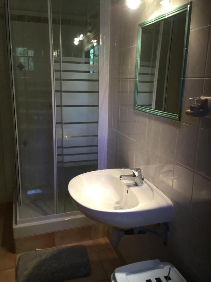 Appartement Dans Un Mas Provencal 伊斯特尔 外观 照片